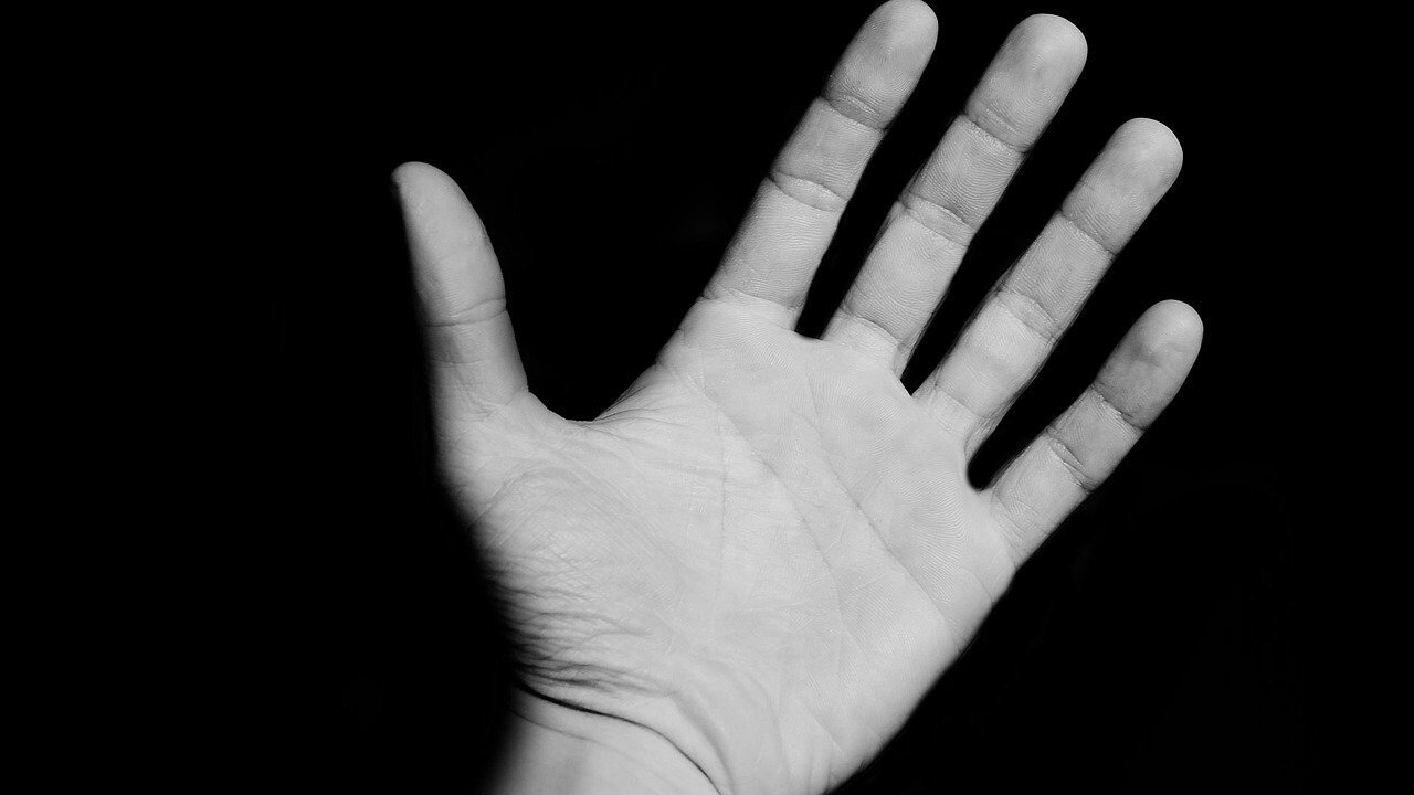 アトピーは「不特定な場所」という意味のギリシャ語の「アトポス」に由来しており、「遺伝的な原因を持つ人だけに確認される即時型アレルギー反応に基づいた病気」として名付けられたのだ。
