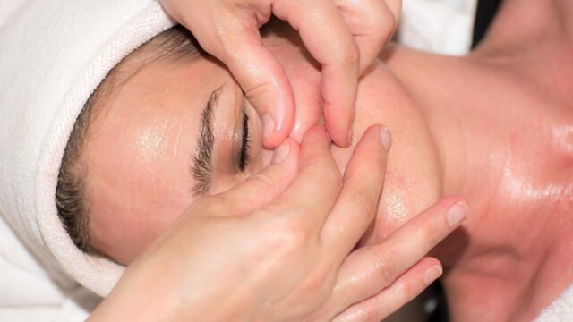 形成外科とは違って美容外科が損壊などのない健康な体に医師が外科的処置をする容貌のための行為だとはいえ、結局は安全性への意識があまりにも不十分であったことが一つの大きな原因だと言われているのだ。